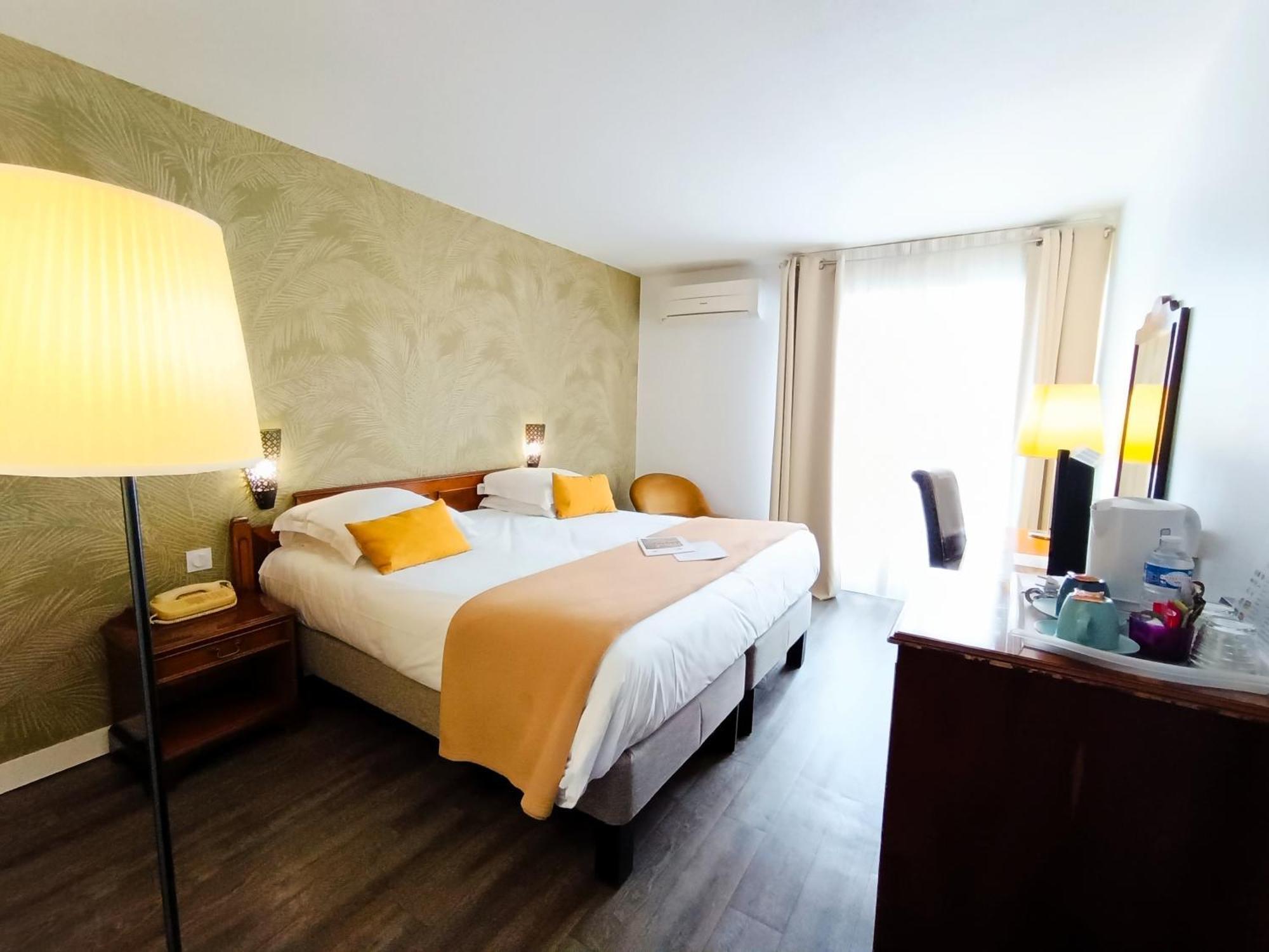 Hotel Des Tuileries Nimes Bagian luar foto