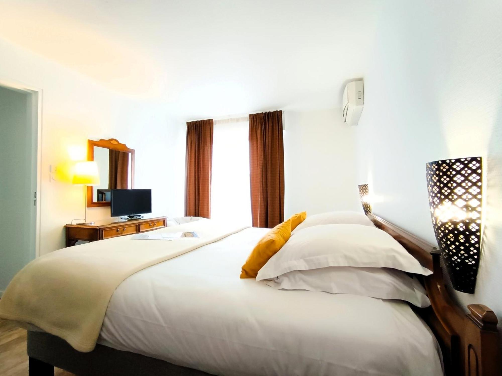 Hotel Des Tuileries Nimes Bagian luar foto