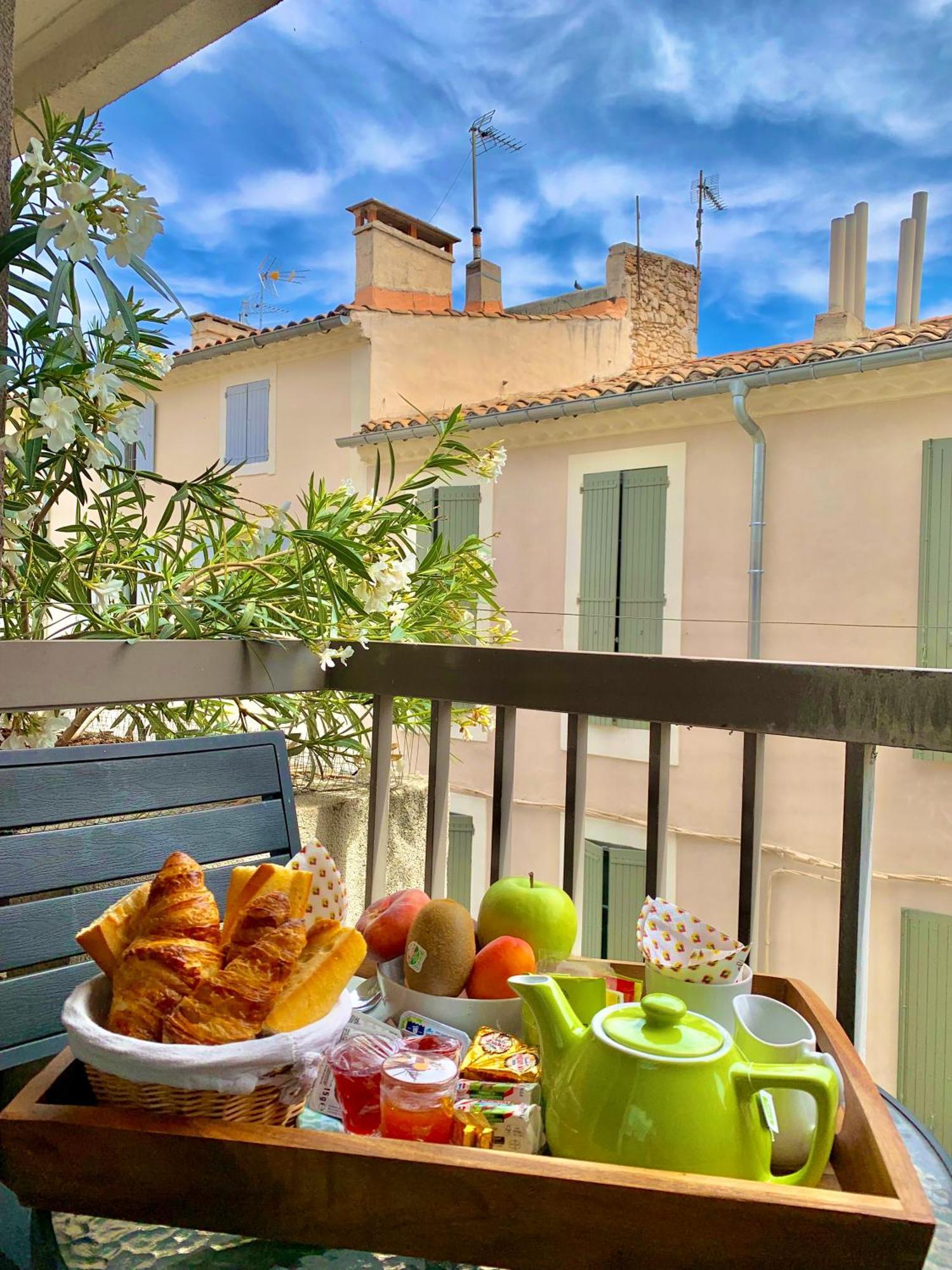 Hotel Des Tuileries Nimes Bagian luar foto