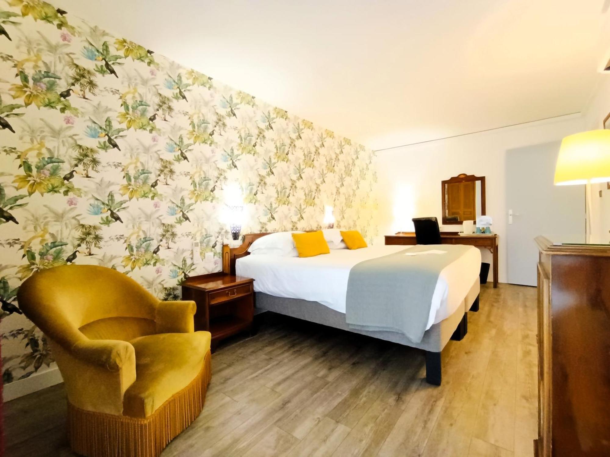 Hotel Des Tuileries Nimes Bagian luar foto