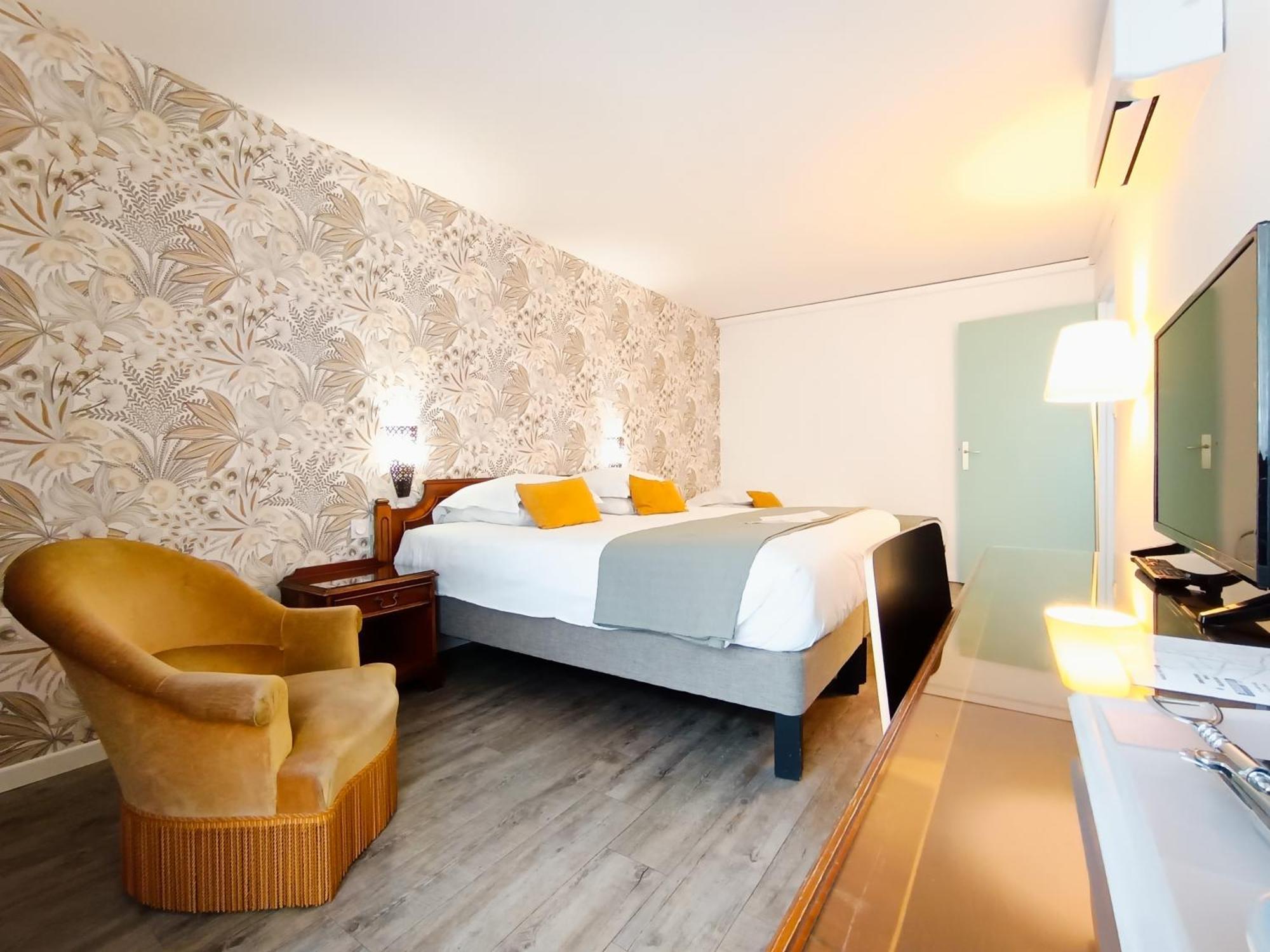 Hotel Des Tuileries Nimes Bagian luar foto
