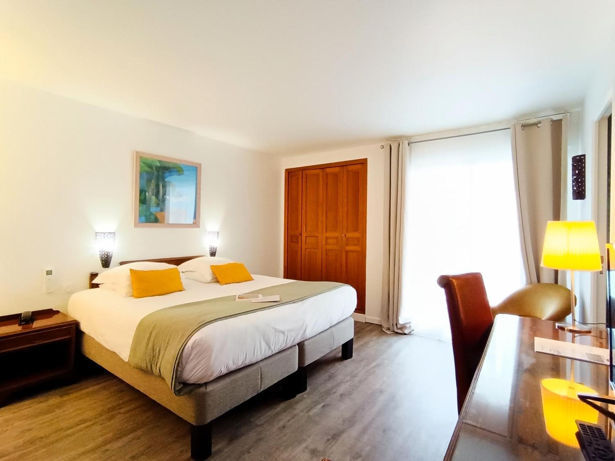 Hotel Des Tuileries Nimes Bagian luar foto